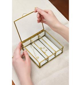 Joyero de cristal de Color dorado con calidad de exportación, sofisticación y un acabado pulido adecuado para los mercados internacionales - Product Image 3