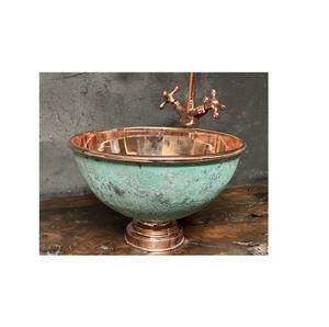 Évier de cuisine en cuivre finition polie avec design de bol profond et tablier rustique pour thèmes d'intérieur de ferme - Product Image 5