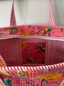 กระเป๋าผ้าฝ้ายลายดอกไม้สีชมพูเย็บมือ  แบบมีซิป  เป็นมิตรกับสิ่งแวดล้อม  ลายบล็อกสีสันสดใส  ทันสมัย  เหมาะสำหรับใช้ในชีวิตประจำวันและเดินทาง - Product Image 4