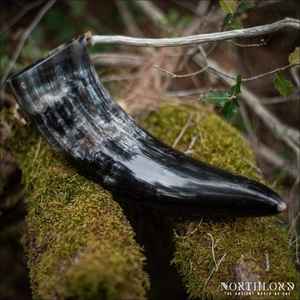 Tazas de cerámica con temática vikinga de búfalo de la mejor calidad, tazas de cuerno para beber históricas con borde de latón tallado, venta al por mayor, precio competitivo de la India - Product Image 2