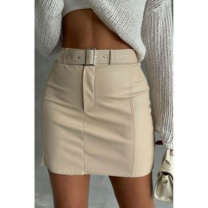 Jupe mi-longue trapèze élégante TOPSHOW pour femme en similicuir noir avec ceinture - Couleur unie, vente en gros - Product Image 1
