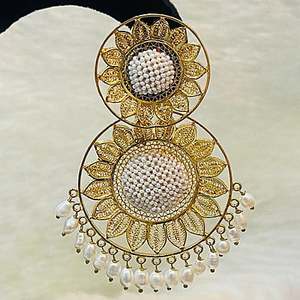 Pendientes de Botón Chapados en Oro Yahvi de Alta Calidad, Hechos a Mano, Brillantes, Accesorio de Joyería de Moda India - Product Image 1