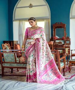 Saree Banarasi chic avec un design à carreaux, ajoutant une touche traditionnelle à votre garde-robe. - Product Image 1