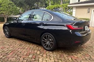 รถยนต์มือสอง ปี 2021 BMW 330i Sedan เครื่องยนต์เทอร์โบ 4 สูบ พร้อมชุดอุปกรณ์ช่วยขับขี่ ระยะทางวิ่งน้อย - Product Image 3