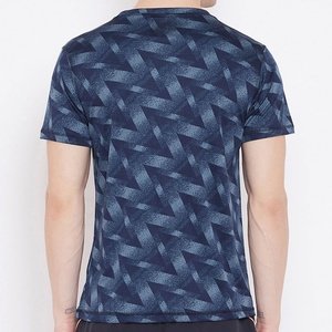 Camiseta Deportiva Personalizada 100% Poliéster OEM Azul Marino con Estampado Geométrico Sublimado para Hombre - Product Image 3