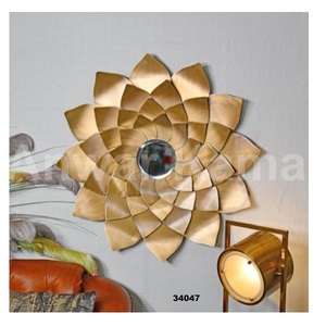 Miroirs dorés pour le mur Miroirs en métal Décoration de la maison Art mural Miroir décoratif Convient pour le salon Chambre à coucher Décor - Product Image 4