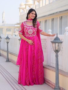 BATA DE TRABAJO A MANO GEORGETTE ATRACTIVA CON DUPATTA NEGRA - Product Image 3