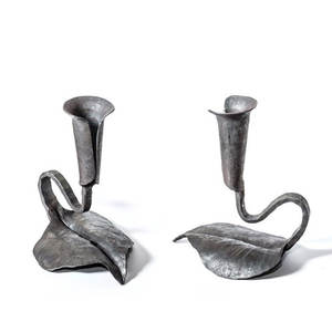 Candelabro de Hierro Forjado a Mano en Negro Mate con Asa para Decoración del Hogar - Product Image 2