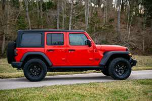 Jeep Wrangler Unlimited 2022, 4x4, Transmisión Manual de 6 Velocidades, Motor V6, Modificaciones Todoterreno - Product Image 3