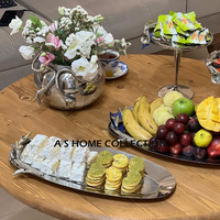 Plateau de service décoratif en métal aluminium argenté avec motif papillon doré Plateaux de table pour fruits secs pour un style luxueux