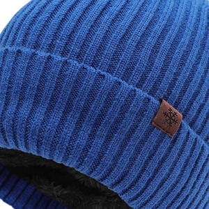 Bonnets unisexes élégants et chauds en acrylique doux Parfait pour l'hiver, mode décontractée ou marque promotionnelle - Product Image 6