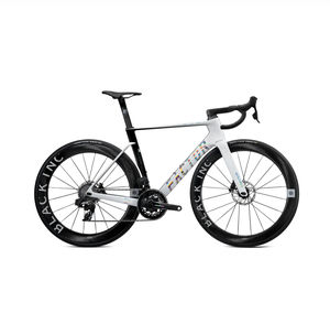 Bicicleta de Carretera de Carreras Negra con Disco E1 de 12 velocidades AXS Roja VAM Ostro 2.0 Nueva de Marca en Todos los Tamaños - Product Image 2