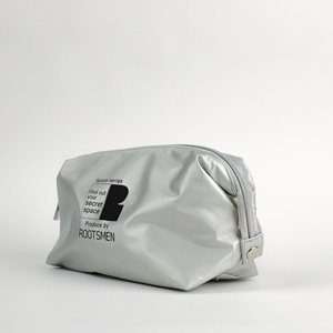 Sac cosmétique à fermeture éclair en nylon argenté de qualité supérieure avec stockage de voyage à la mode avec logo personnalisé pour un usage quotidien - Product Image 6