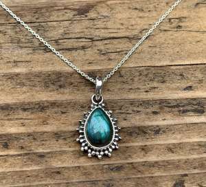 Collar de labradorita bohemio Diseño de lágrima de plata esterlina Joyería elegante para el día de la madre - Product Image 1