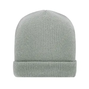Berretto Invernale Morbido Lavorato a Maglia, Accessorio Sportivo Sostenibile per Sport Invernali - Product Image 4