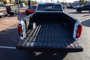 GMC Sierra 3500 HD Denali Crew Cab LB DRW 4WD 2021 / En venta con bajo kilometraje, motor de gasolina, coche usado en buen estado, sin accidentes - Product Image 3