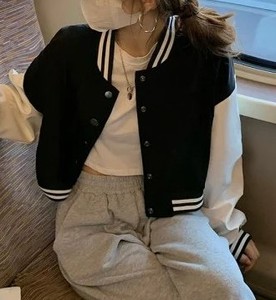 Venta al por mayor con estilo a prueba de viento Varsity Jacket OEM Mujeres Letterman Chaquetas Fabricante Premium Mujer Varsity Chaquetas - Product Image 2