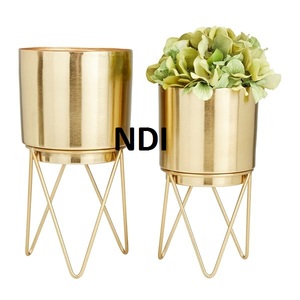 Pot de fleurs galvanisé au design moderne avec support en fer Pot de fleurs de forme arrondie pour la décoration intérieure ou extérieure de l'hôtel - Product Image 3