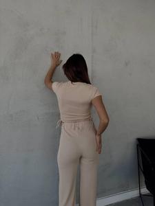 ผู้หญิงลูกเรือคอด้านข้างรวบรวมแขนสั้นสีทึบเสื้อครอปและเอวสูงกางเกงขากว้างชุดคู่สีเบจ - Product Image 2