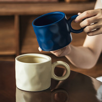 Nouvelle arrivée avec surface martelée tasse en céramique inégale tasse de petit déjeuner avec poignée