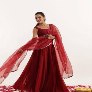 VASTRA COTTAGE Lehenga Choli en Georgette Pure avec Blouse Brodée de Paillettes, Lehenga Entièrement Cousu et Dupatta Assorti - Product Image 3