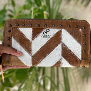 Bolso de mano con parche de piel de vaca para mujer, cartera elegante - Product Image 1