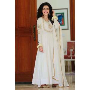 Conjunto Kalidaar de Encaje Blanco Perla Morning Glory con Dupatta y Pantalones - Product Image 3