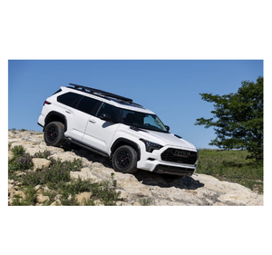 Confiable para Toyota Sequoia SUV a la venta Características avanzadas Asientos de cuero interiores oscuros Neumático de transmisión FWD de combustible híbrido de bajo kilometraje - Product Image 2