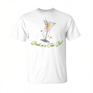 T-shirt Personalizzabile per la Futura Sposa - 'Tiny Bit Bride' Cocktail Martini per Celebrazioni di Addio al Nubilato - Design Promozionale per Matrimoni - Product Image 2
