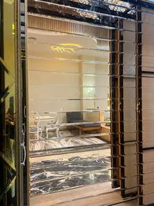 Miroir mural abstrait en verre Art Déco de luxe moderne, design en forme d'arche, décoration élégante pour la maison, provenant des Émirats arabes unis - Product Image 4