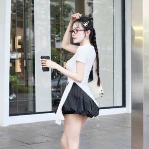 Ensemble décontracté pour femmes, haut à manches courtes blanc ajusté de haute qualité et jupe - Product Image 5