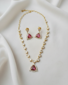 Exquisito Conjunto de Collar y Pendientes de Novia Étnicos de Oro con Cristales, Colección de Joyería de Boda de Alta Gama con Diseño Antiguo en Oro - Product Image 5