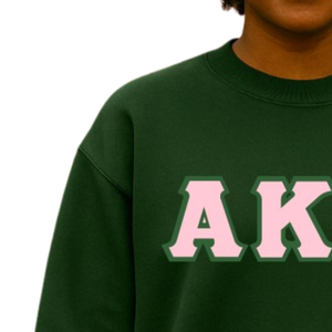 Sweat-shirt à col rond personnalisé AKA en sergé vert forêt avec lettres grecques en sergé rose, pull en molleton pour sororité - Product Image 2