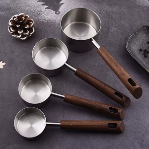 Tasses à mesurer couleur argent avec manche en bois Lot de 3 outils de mesure personnalisés à faible coût, parfaits pour la cuisine et la cuisson au quotidien - Product Image 4