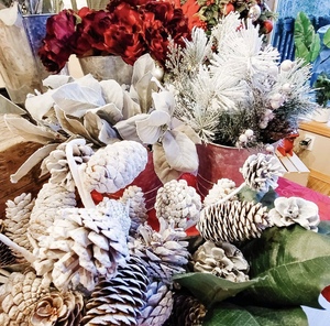 Festive Flair Unique Décoration de Noël Fournitures Boule et guirlandes en forme de coeur pour la maison et le jardin pour les fêtes - Product Image 2