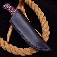 Couteau de chasse artisanal en bois densifié avec manche en acier au carbone, lame à denture partielle, léger et multifonctionnel
