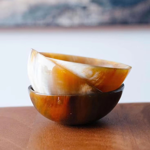 CUENCO DE CUERNO DE BÚFALO DE AGUAS ESPECÍFICAS PARA SERVIR COMIDA Cuenco de cuerno decorativo ÚNICO para centros de mesa Cuenco de cuerno sostenible - Product Image 1