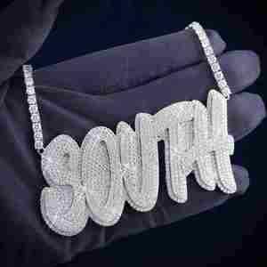 Colgante de Moissanita Personalizado SOUTH en Oro de 14K, Dijes de Moissanita de Alta Calidad - Product Image 1