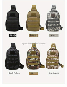 AYPPRO Tactical Sling Range Pack Outdoor-Sport Wandern Kleine One Shoulder Sling Herrenmode Molle-Tasche mit USB-Flaschen halter