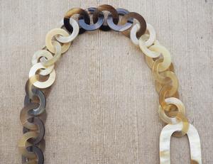 Collar de Lujo Hecho a Mano con Cuerno de Búfalo, Joyería Natural y Sostenible para Mujer, Alta Calidad - Product Image 4