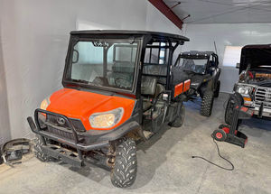 Vente en gros pour moissonneuse-batteuse diesel RTV-1100C 4x4 tout-terrain avec climatisation, benne hydraulique, utilisation agricole, moteur à essence - Product Image 2