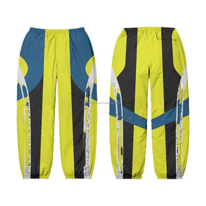 Conjunto Deportivo de Alta Calidad para Hombre, Chaqueta con Cierre y Pantalones Cortos, Diseño Color Block con Parches, Poliéster y Nailon - Product Image 2