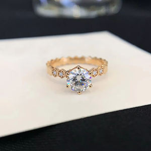 Anillo Solitario de Oro Sólido de 14K con Seis Garras y Banda Hexagonal, Joyería Clásica con Diamante Cultivado en Laboratorio de Corte Redondo para Mujer, Anillo de Promesa - Product Image 1