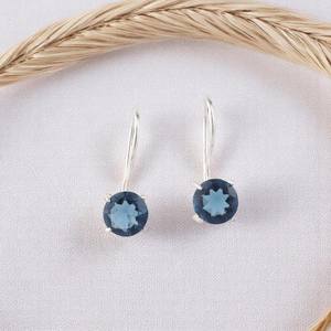 Boucles d'oreilles clous en argent sterling avec topaze bleue de Londres, petite taille, coupe ronde, plaqué or, faites à la main, bijoux d'anniversaire pour femmes - Product Image 5