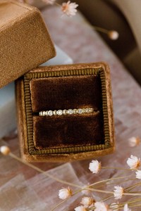 Bague de fiançailles empilable en or blanc massif 10 carats coupe ronde diamant cultivé en laboratoire - Product Image 4