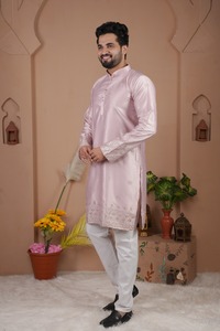 Treany Malai Silk Mens Ropa festiva Kurta con Secuencia de bordado Trabajo para adultos - Product Image 4