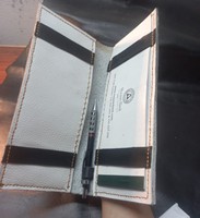 Portefeuille de chéquier en cuir véritable avec logo personnalisé par anwar enterprises pour unisexe