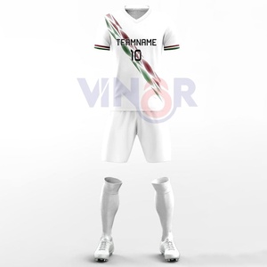 Precio al por mayor 2025 uniforme de fútbol personalizado sublimado traje de fútbol 100% poliéster uniforme de fútbol para Unisex OEM ODM con servicio - Product Image 1