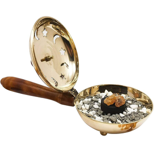 Brûleur à Bakhoor en laiton pur, best-seller, avec poignée en bois, pièce unique, brûleur à encens avec couvercle, design étoile découpée, couleur or - Product Image 3