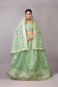 Precio de fábrica Organza Fluid Silk Banarasi Lehenga Choli para bodas y fiestas de proveedor indio - Product Image 5